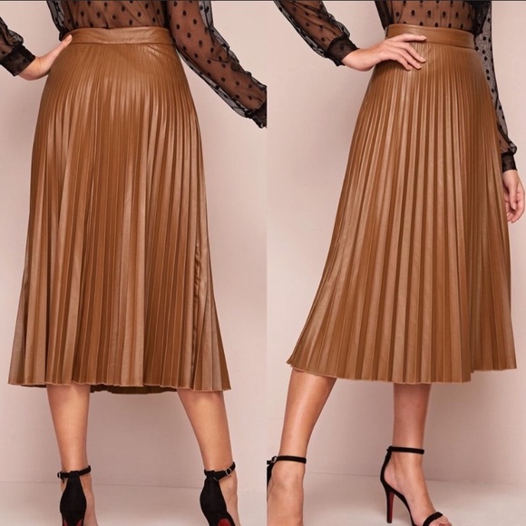 Black vegan leather pleated midi skirt - Picture 4 of 7